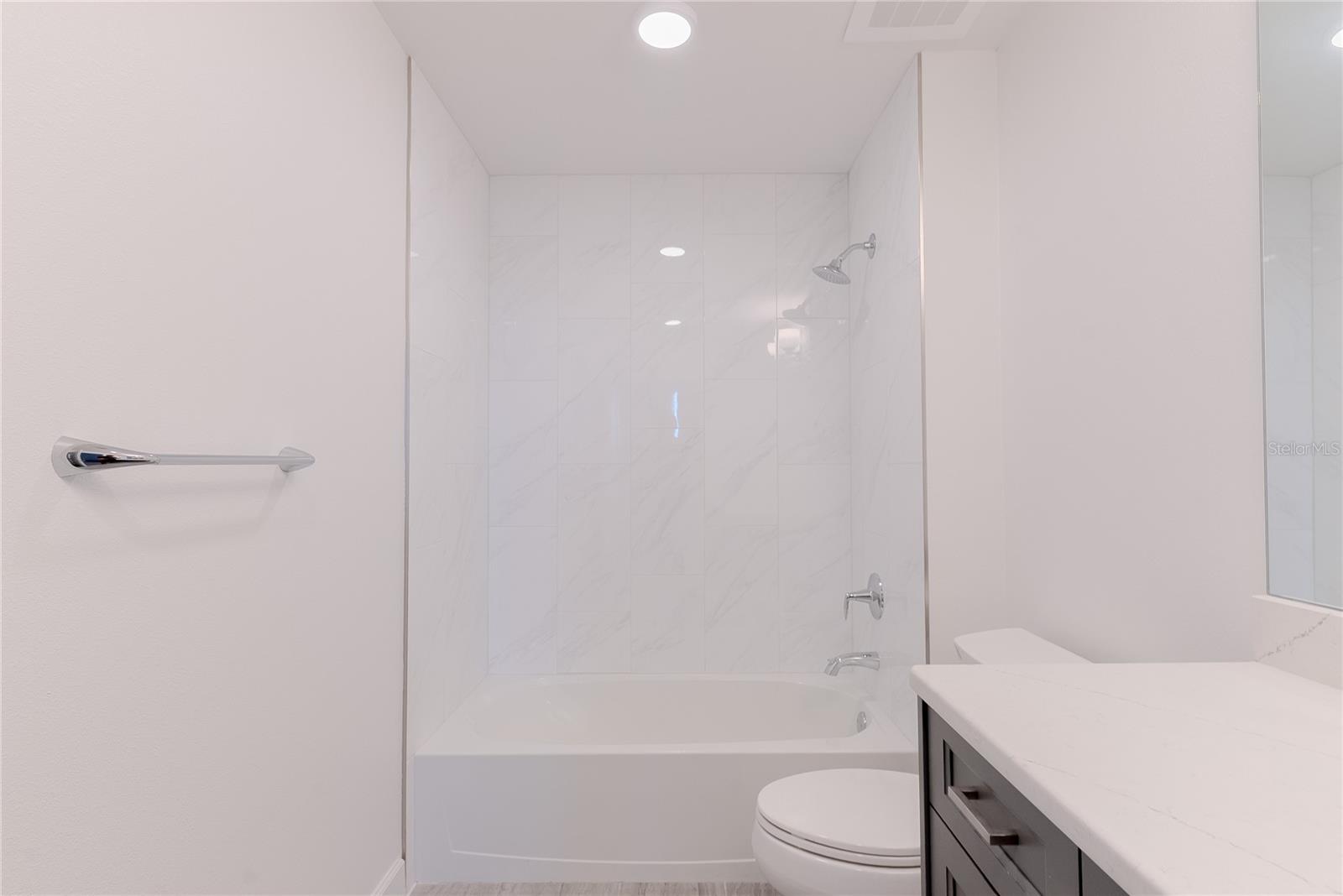 Image 41 of 49 For 125 Island Way 503