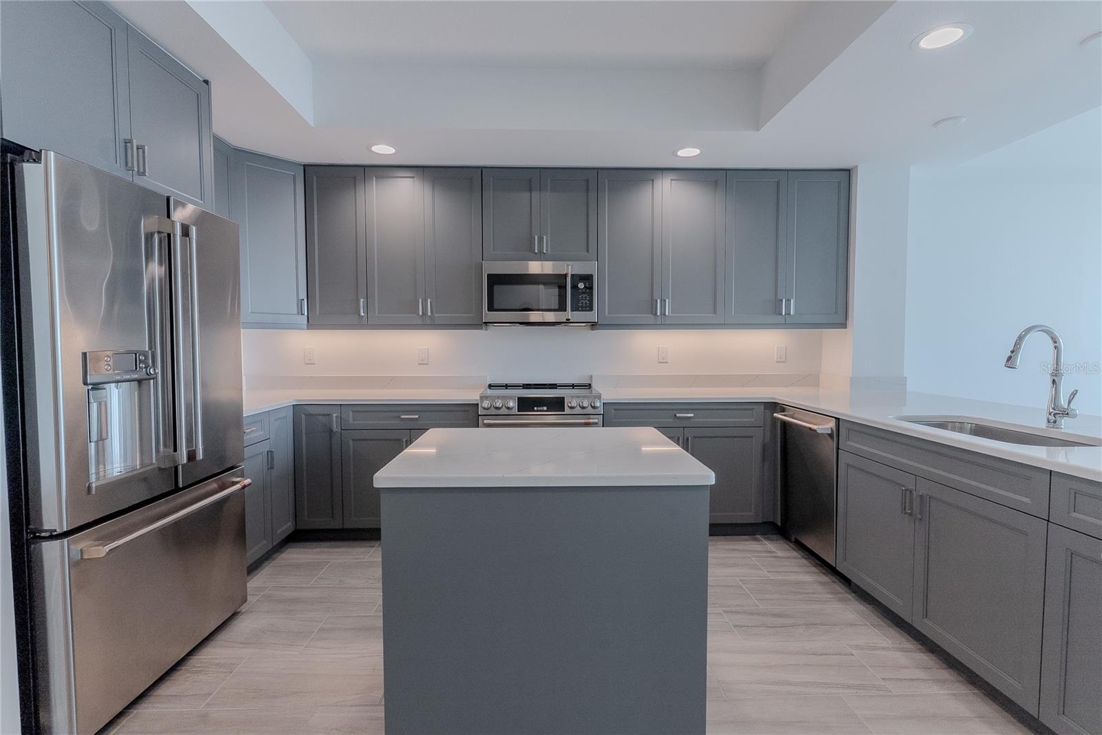 Image 5 of 49 For 125 Island Way 503