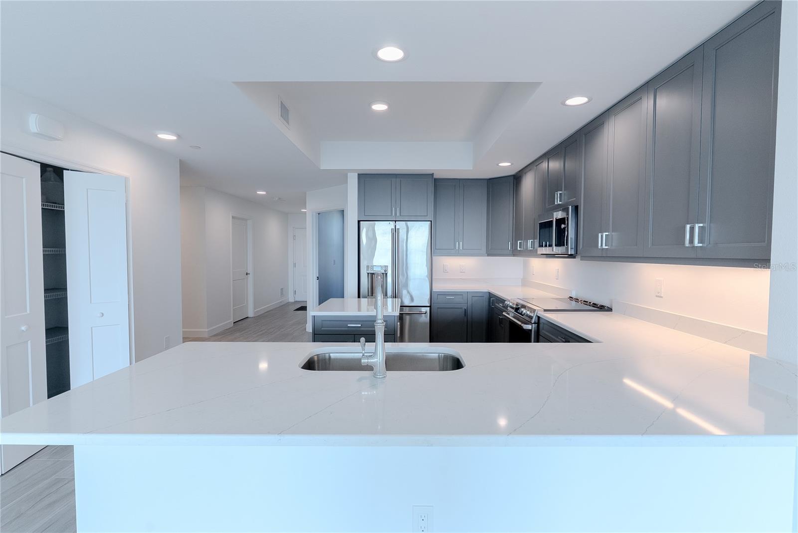 Image 7 of 49 For 125 Island Way 503