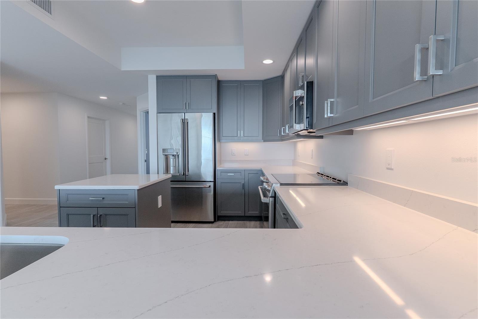 Image 8 of 49 For 125 Island Way 503