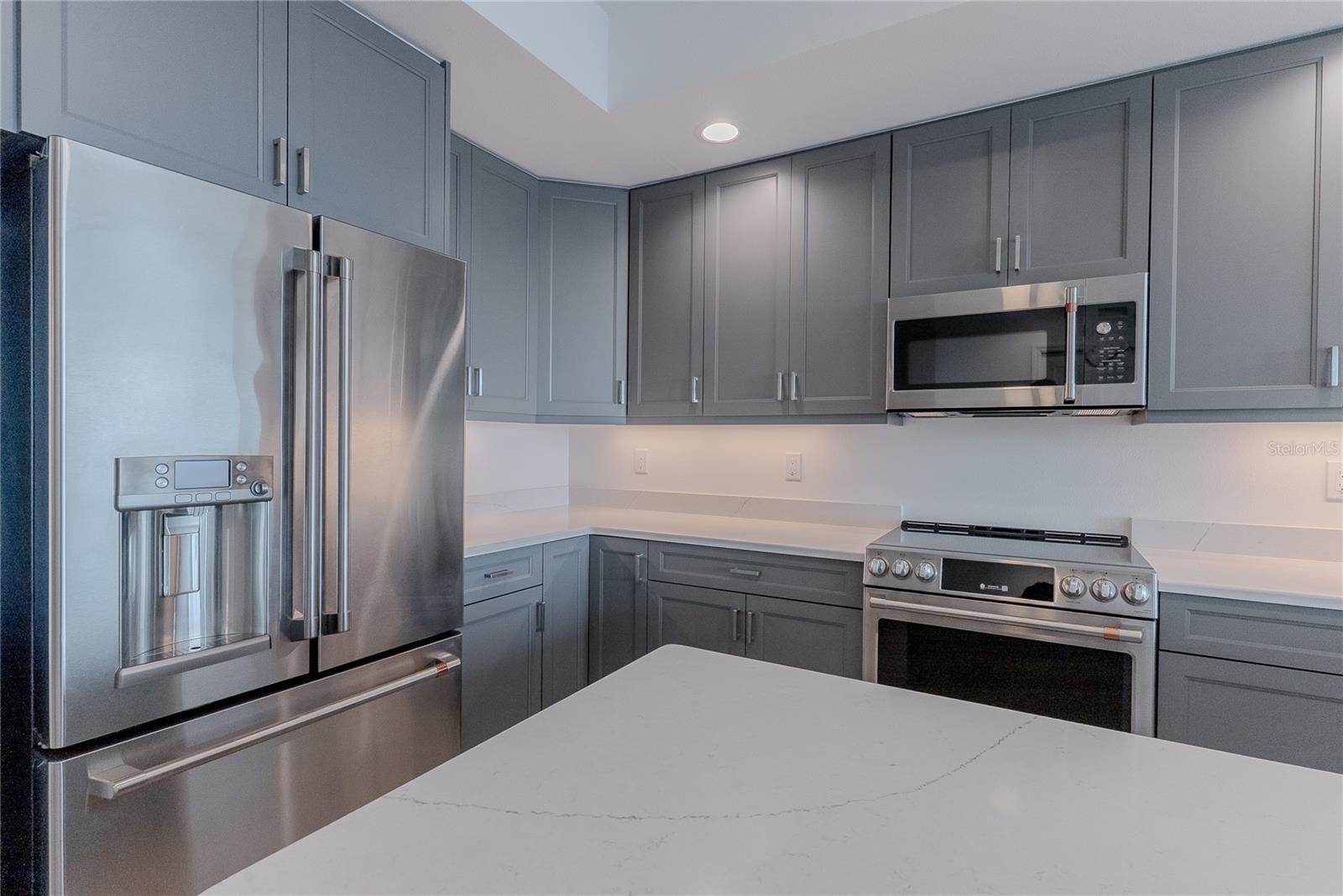 Image 9 of 49 For 125 Island Way 503