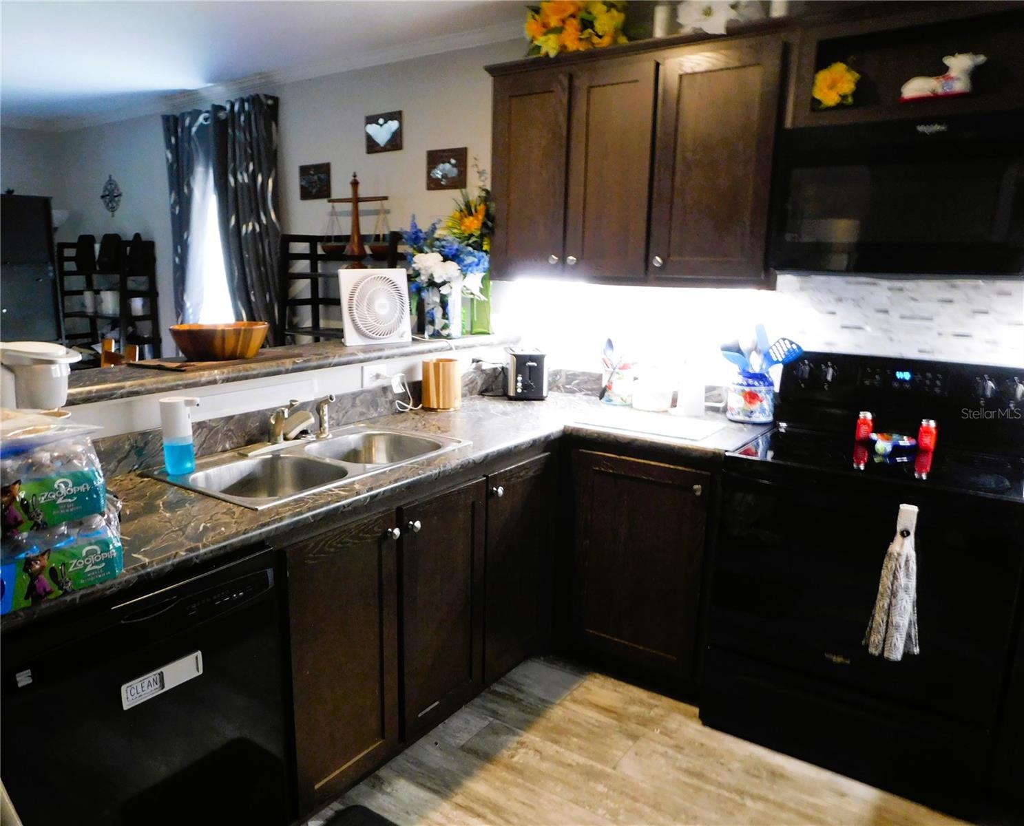 Image 11 of 27 For 39143 Hillcrest Drive