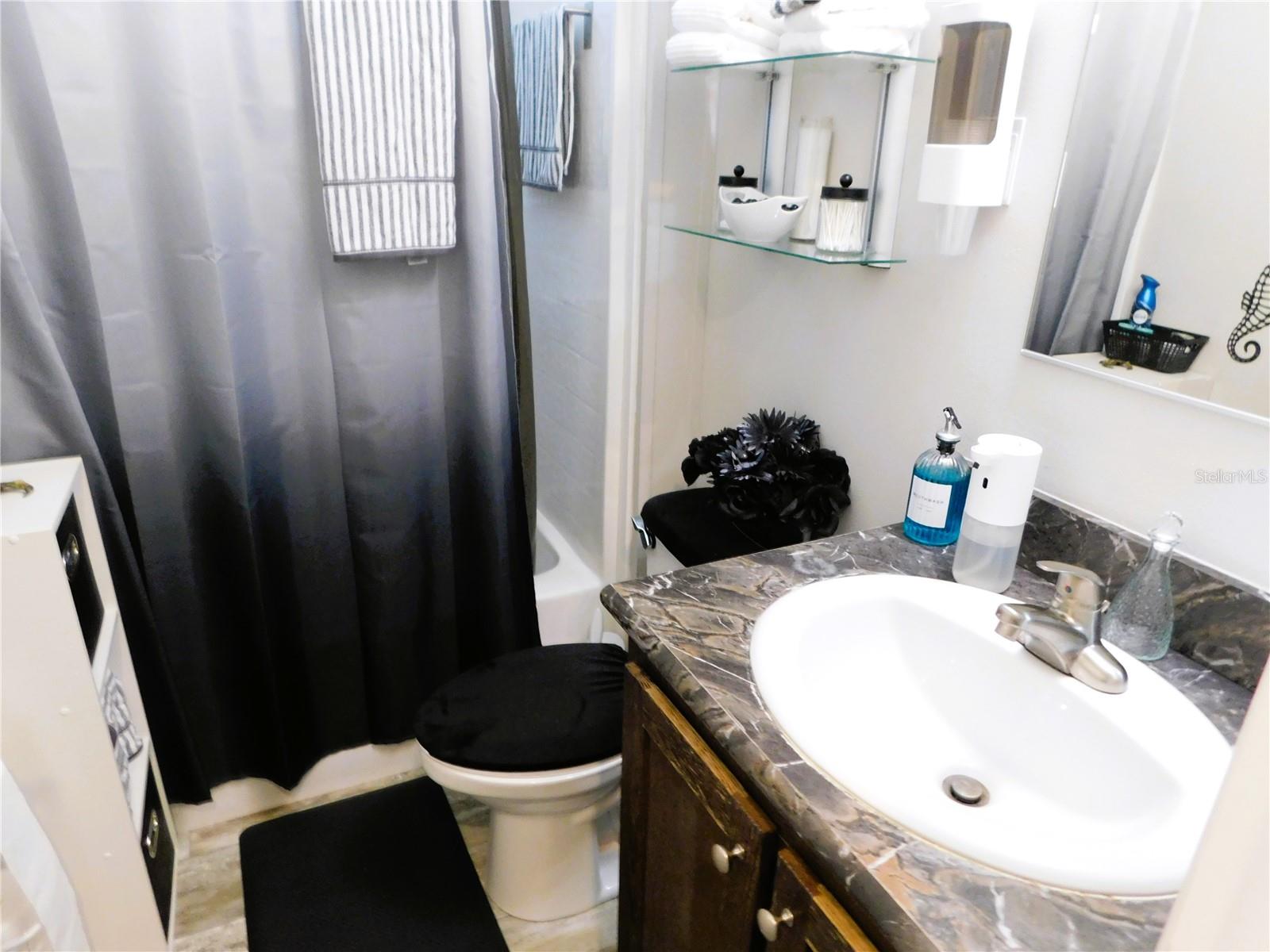 Image 19 of 27 For 39143 Hillcrest Drive