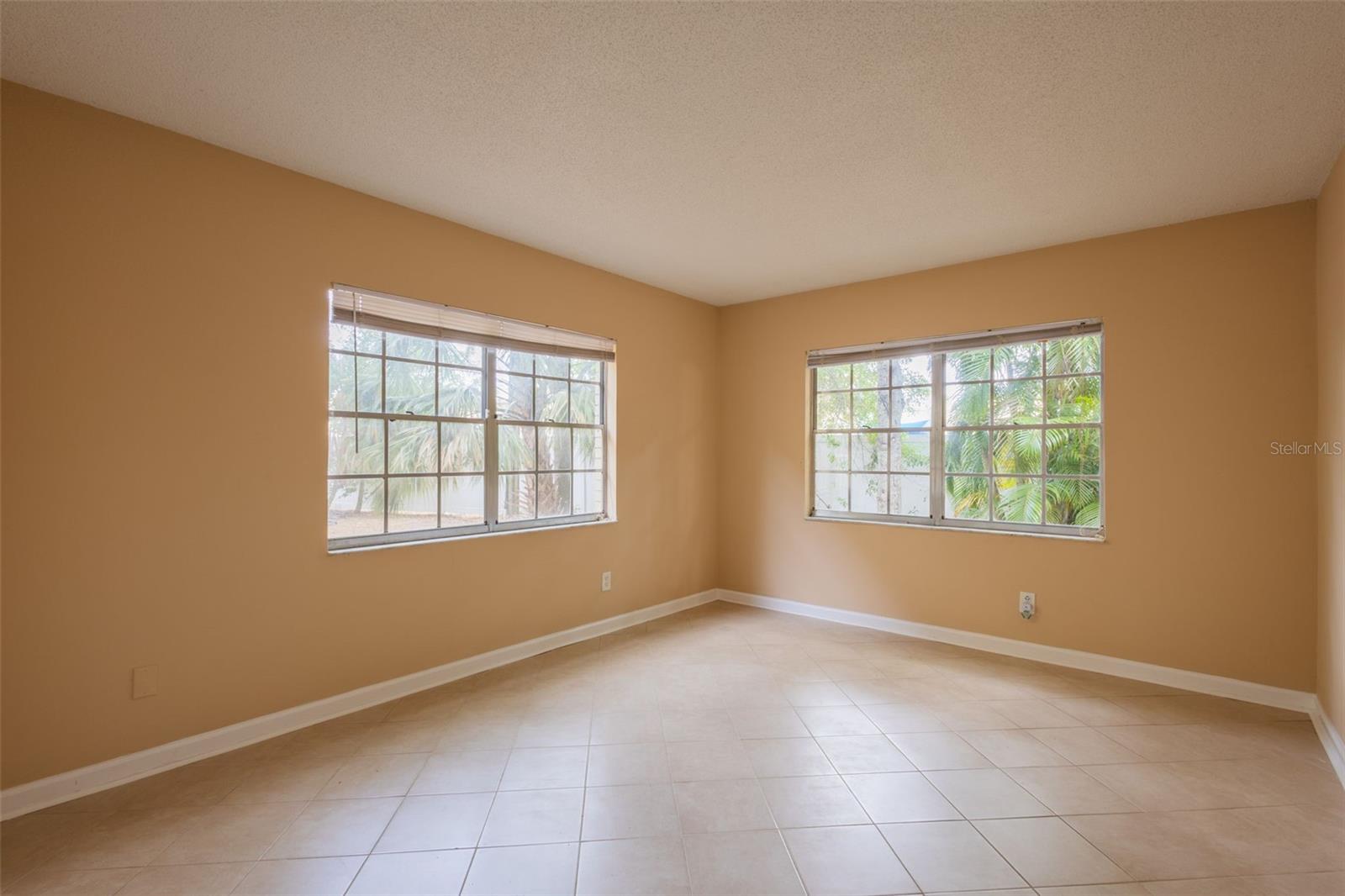 Image 15 of 22 For 129 Mercury Avenue