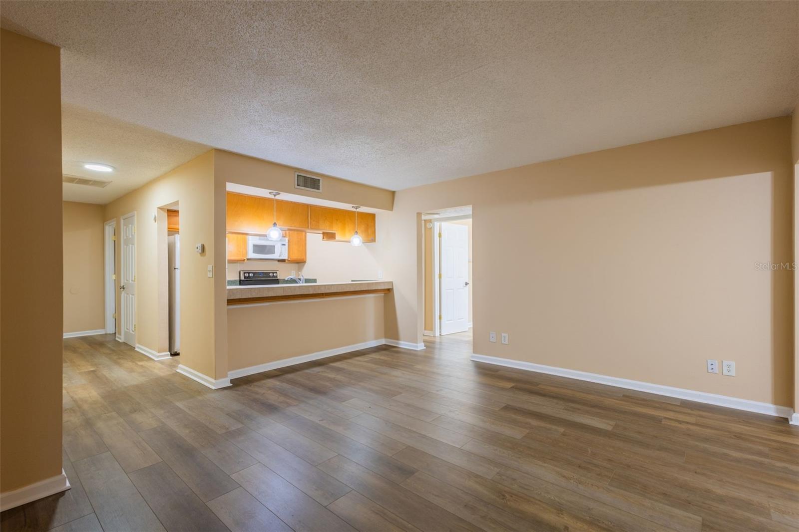 Image 4 of 22 For 129 Mercury Avenue