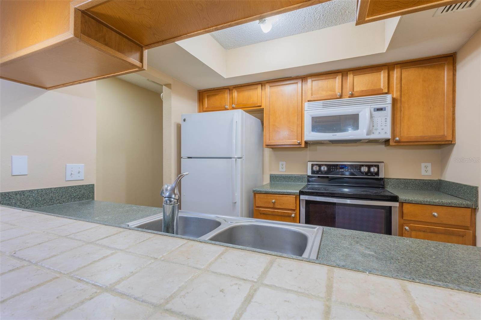 Image 5 of 22 For 129 Mercury Avenue