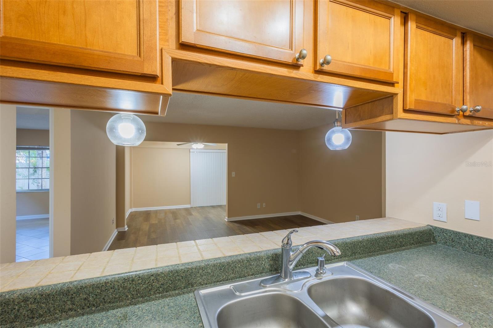 Image 6 of 22 For 129 Mercury Avenue