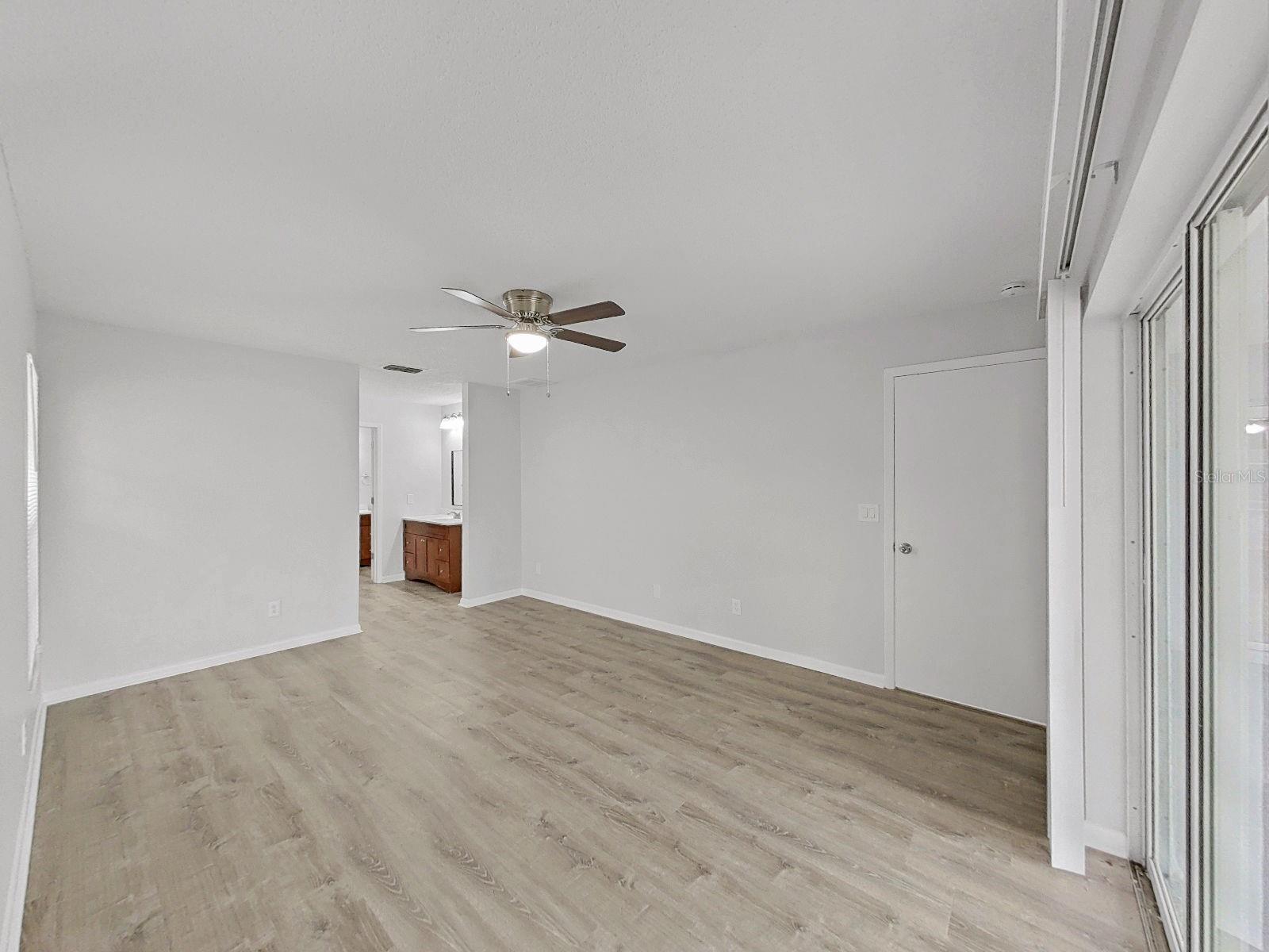 Image 27 of 46 For 10452 Fordham Street