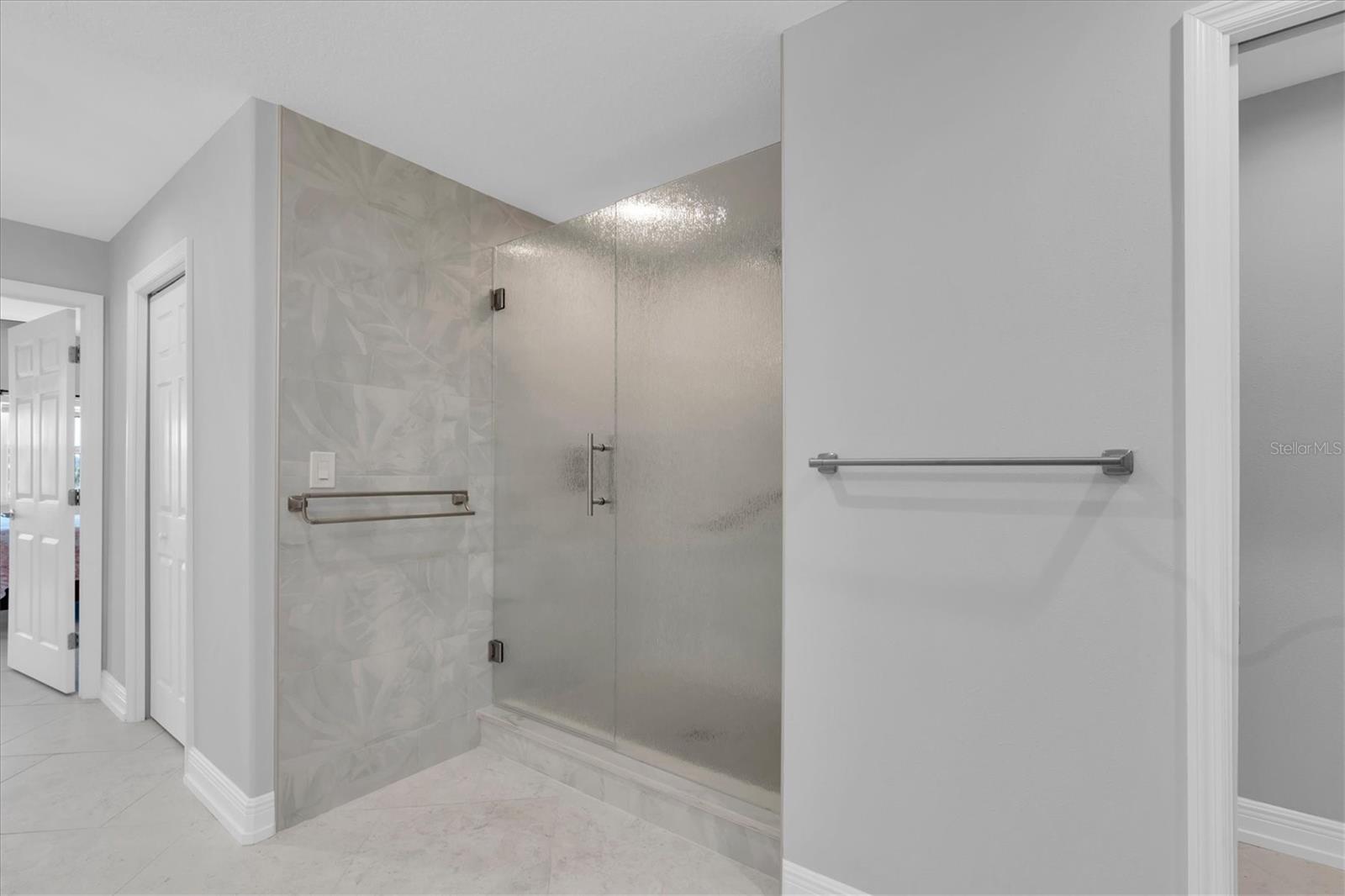 Image 20 of 70 For 10002 Key Haven Road 201