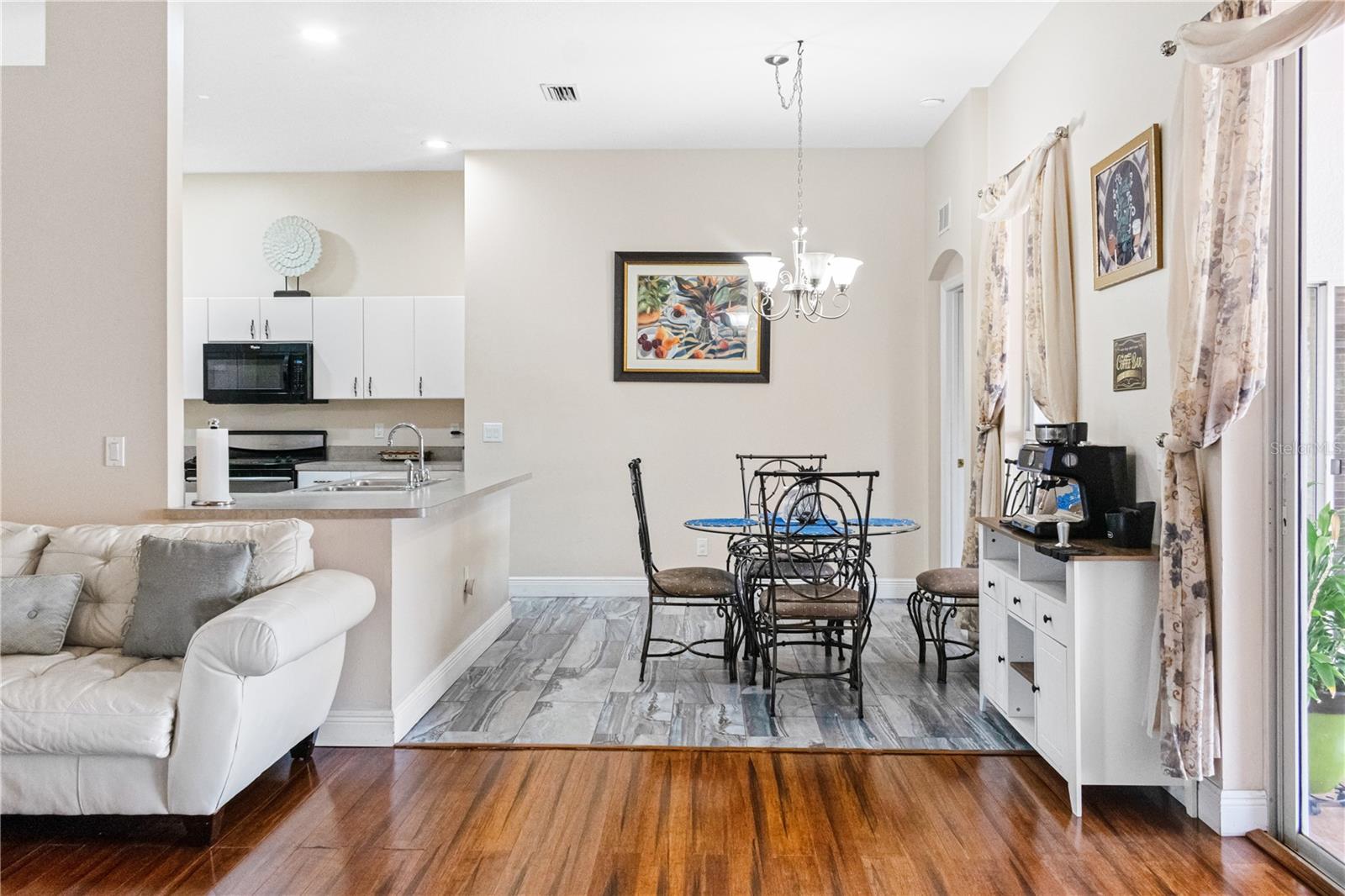 Listing photo id 8 for 1950 Folkstone Place