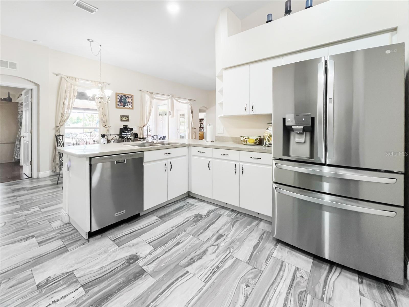 Listing photo id 10 for 1950 Folkstone Place