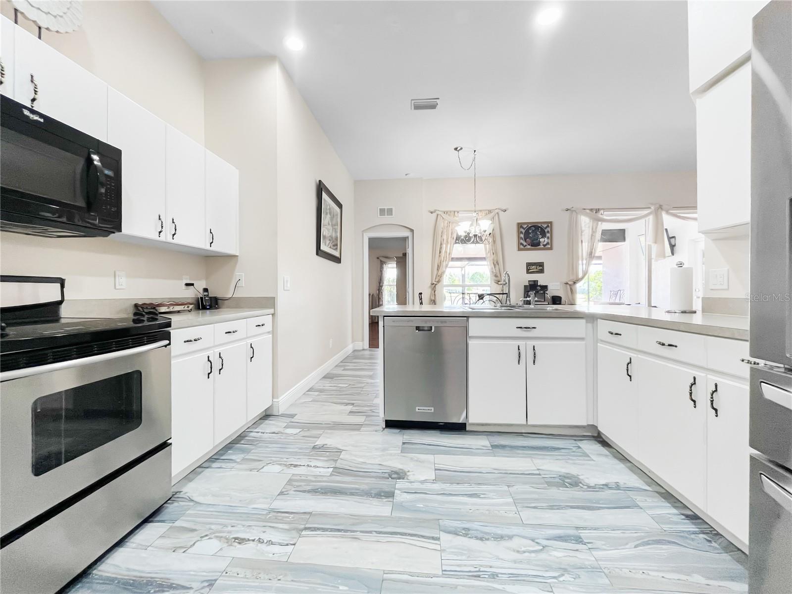 Listing photo id 12 for 1950 Folkstone Place