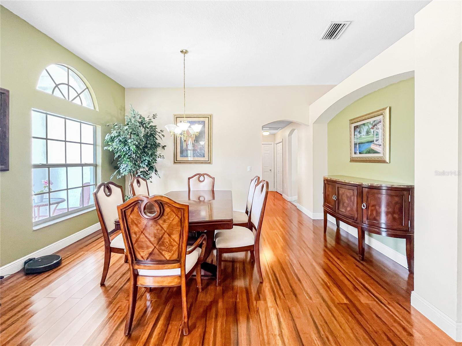 Listing photo id 14 for 1950 Folkstone Place