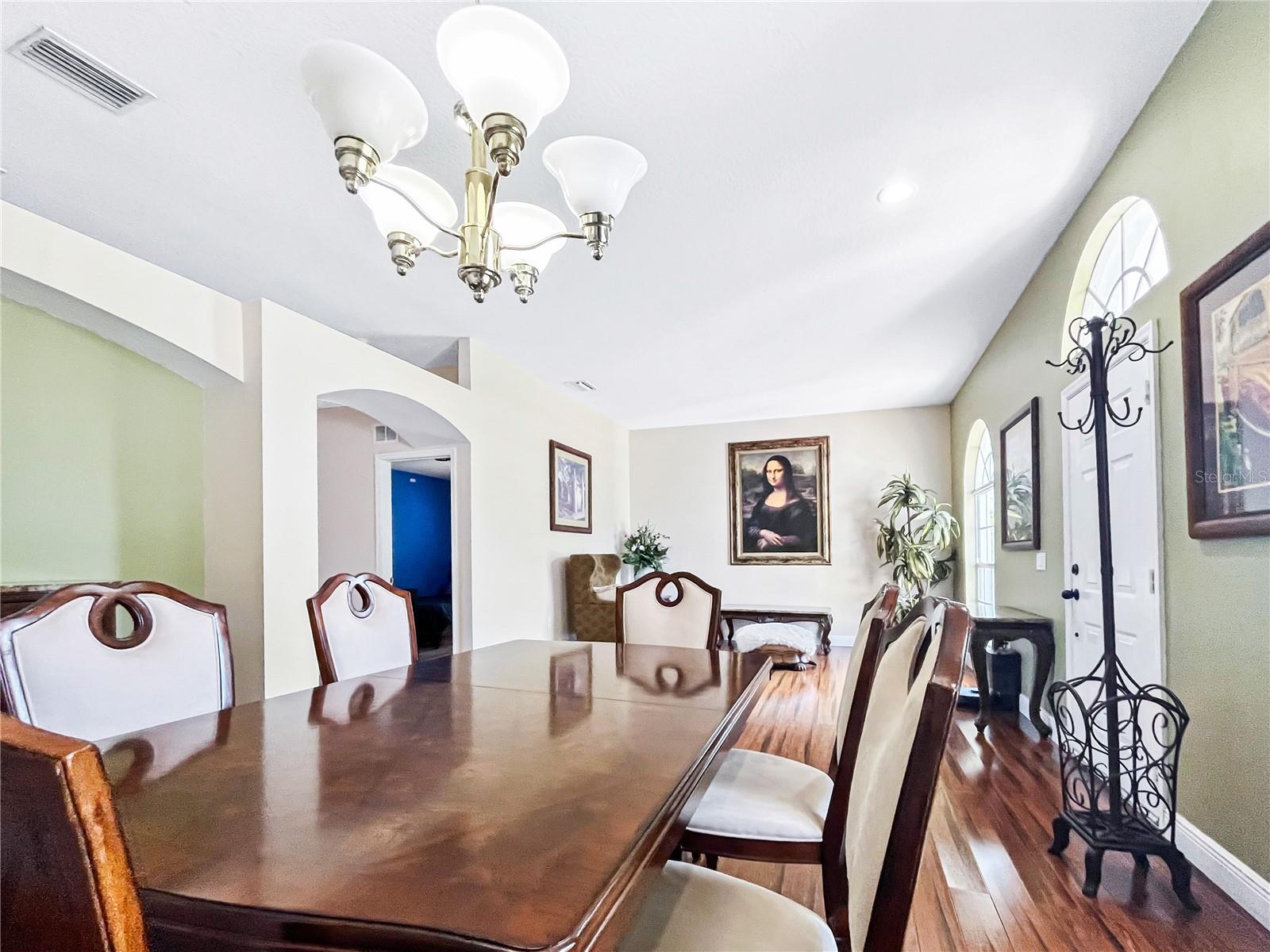 Listing photo id 15 for 1950 Folkstone Place