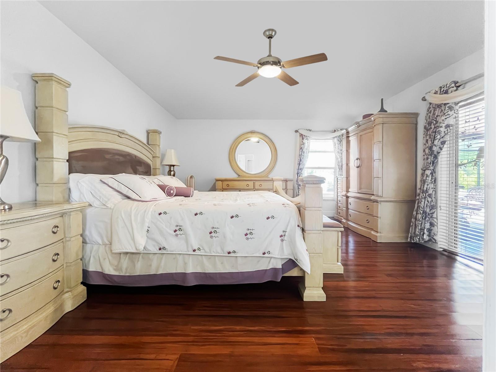 Listing photo id 17 for 1950 Folkstone Place