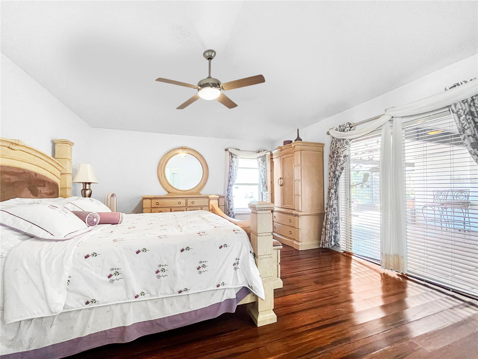 Listing photo id 18 for 1950 Folkstone Place