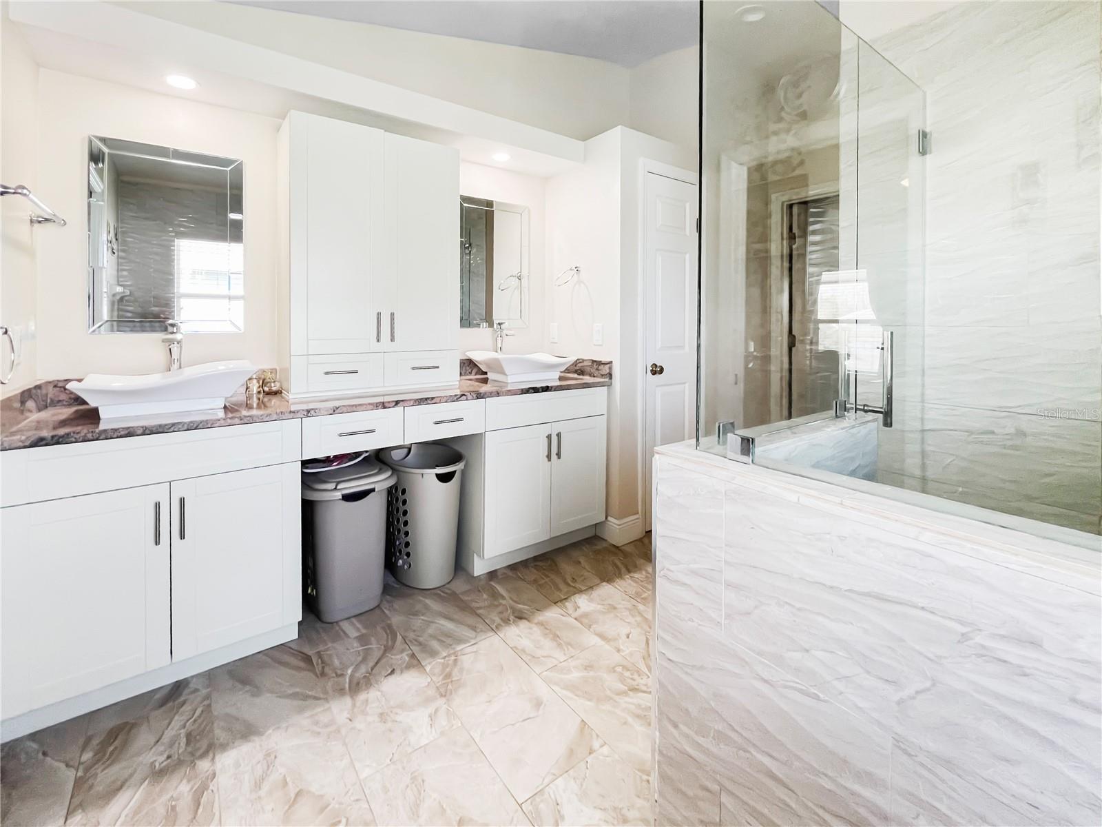 Listing photo id 21 for 1950 Folkstone Place