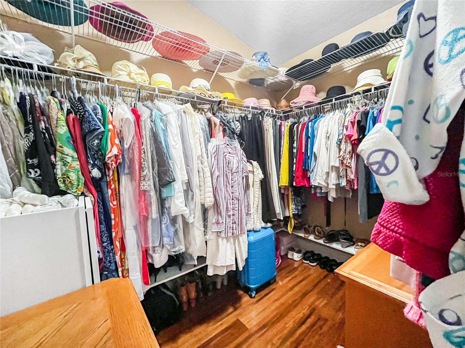 Listing photo id 22 for 1950 Folkstone Place