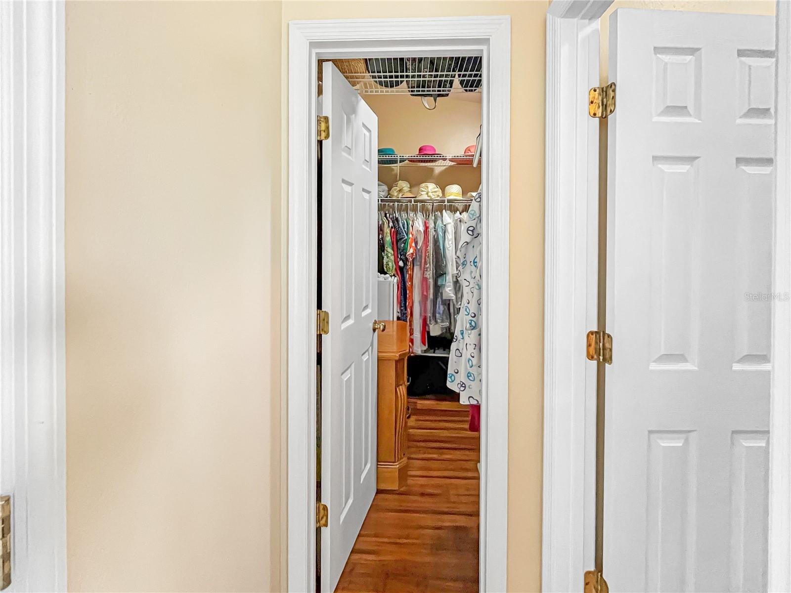 Listing photo id 23 for 1950 Folkstone Place