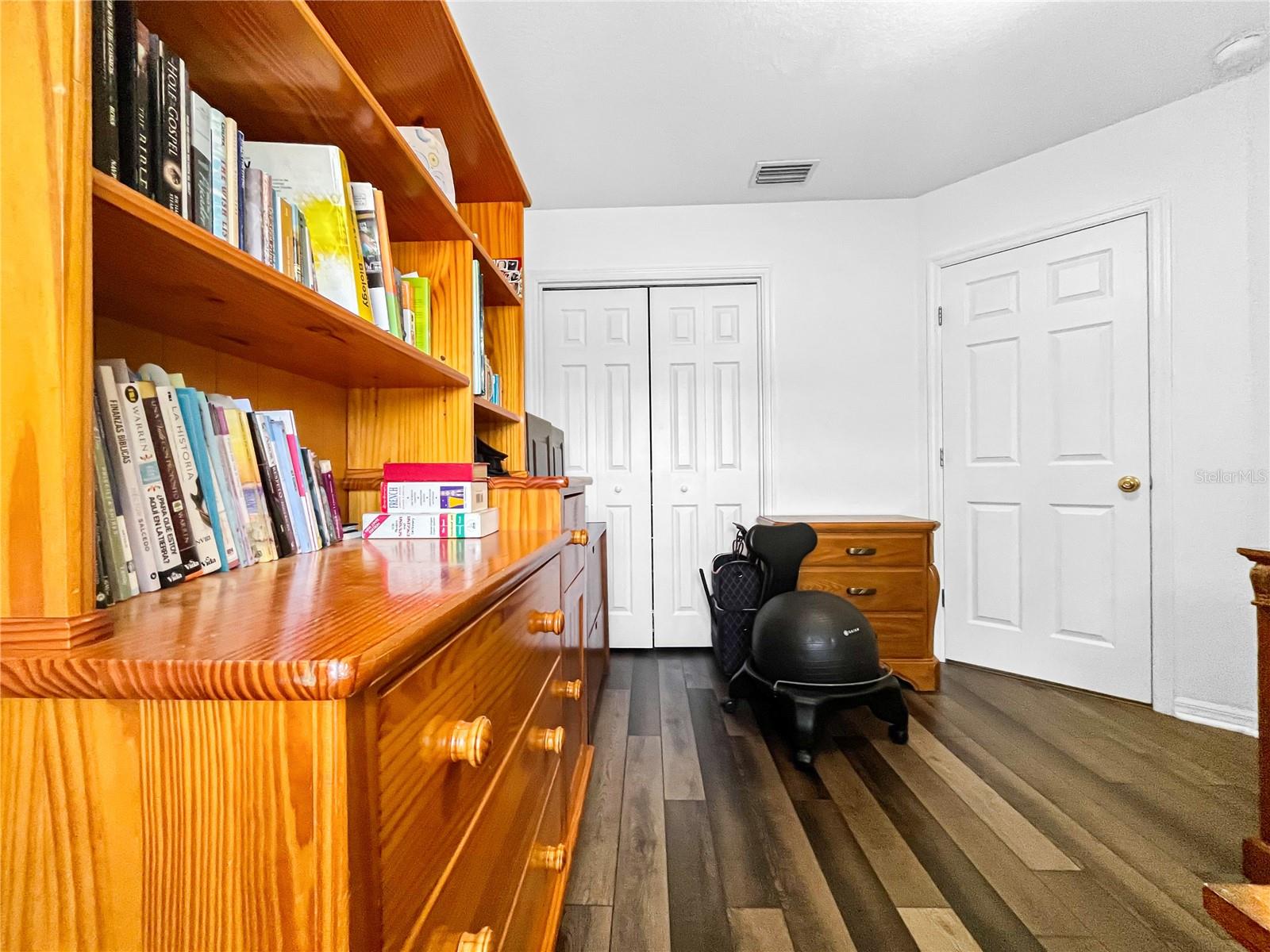 Listing photo id 30 for 1950 Folkstone Place