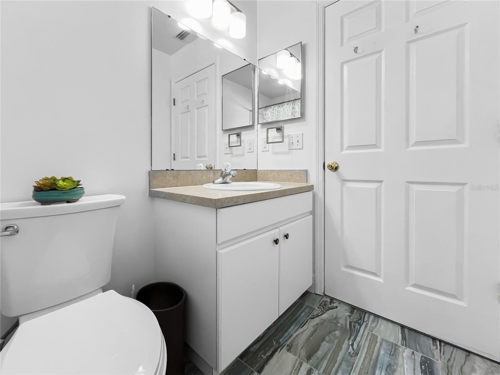 Listing photo id 34 for 1950 Folkstone Place