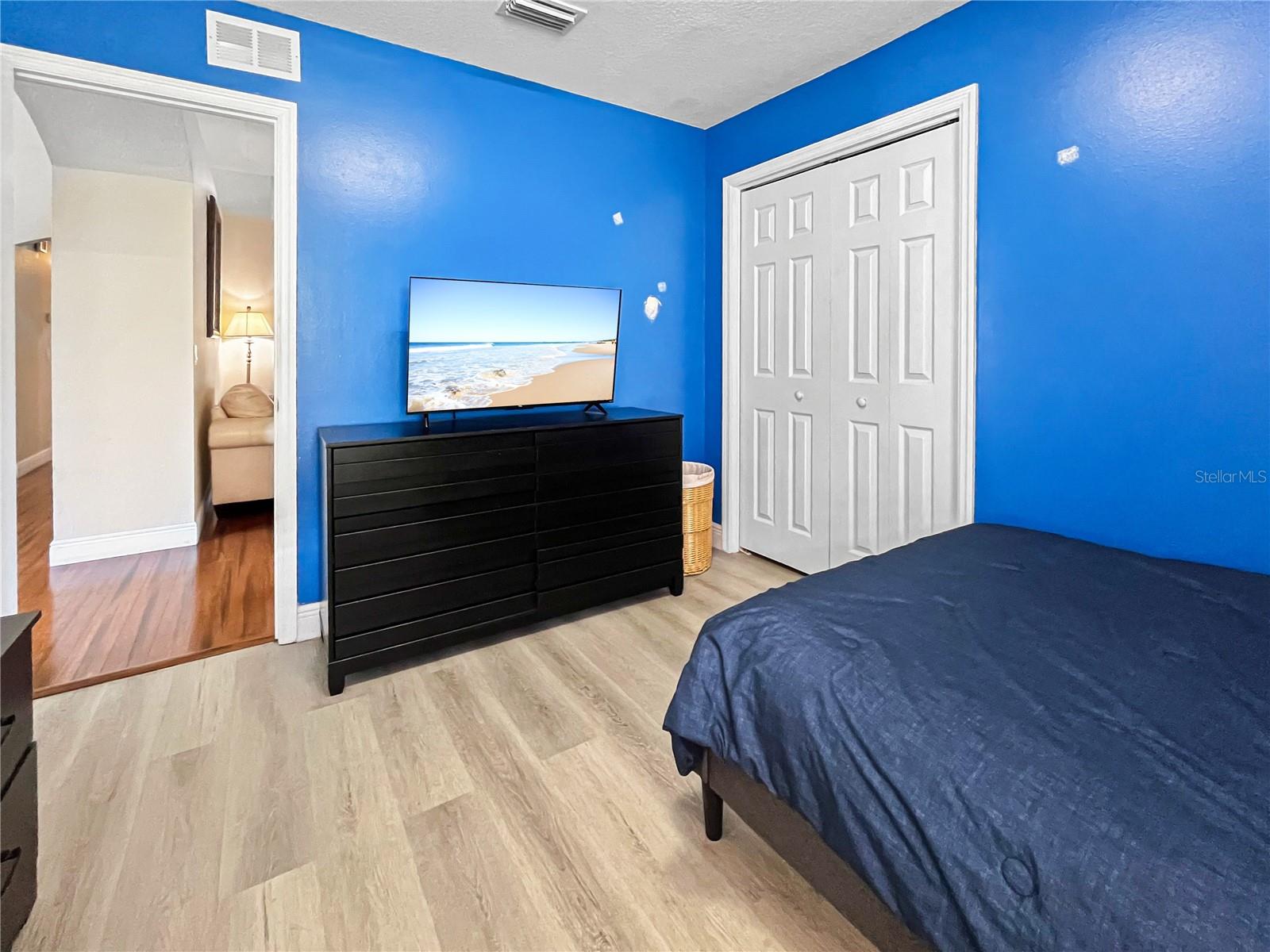 Listing photo id 37 for 1950 Folkstone Place