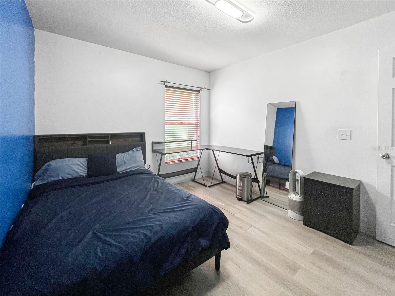 Listing photo id 38 for 1950 Folkstone Place