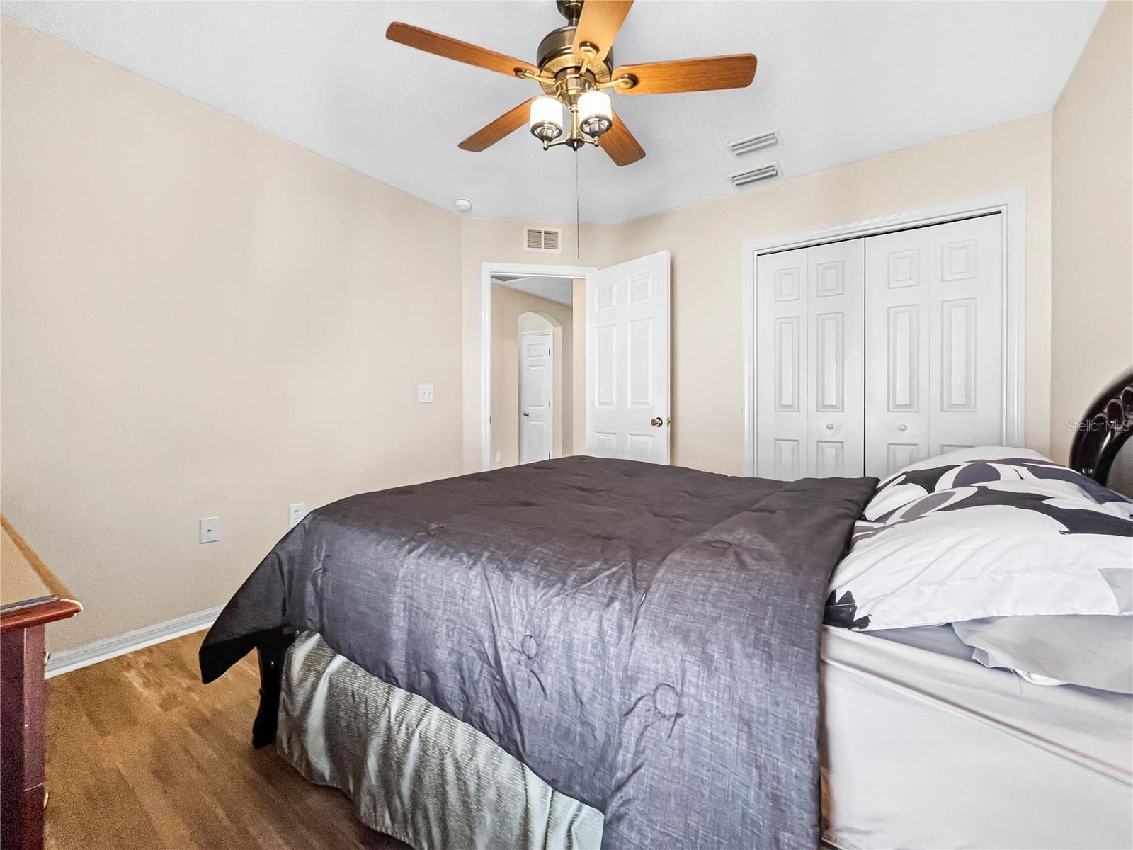 Listing photo id 39 for 1950 Folkstone Place