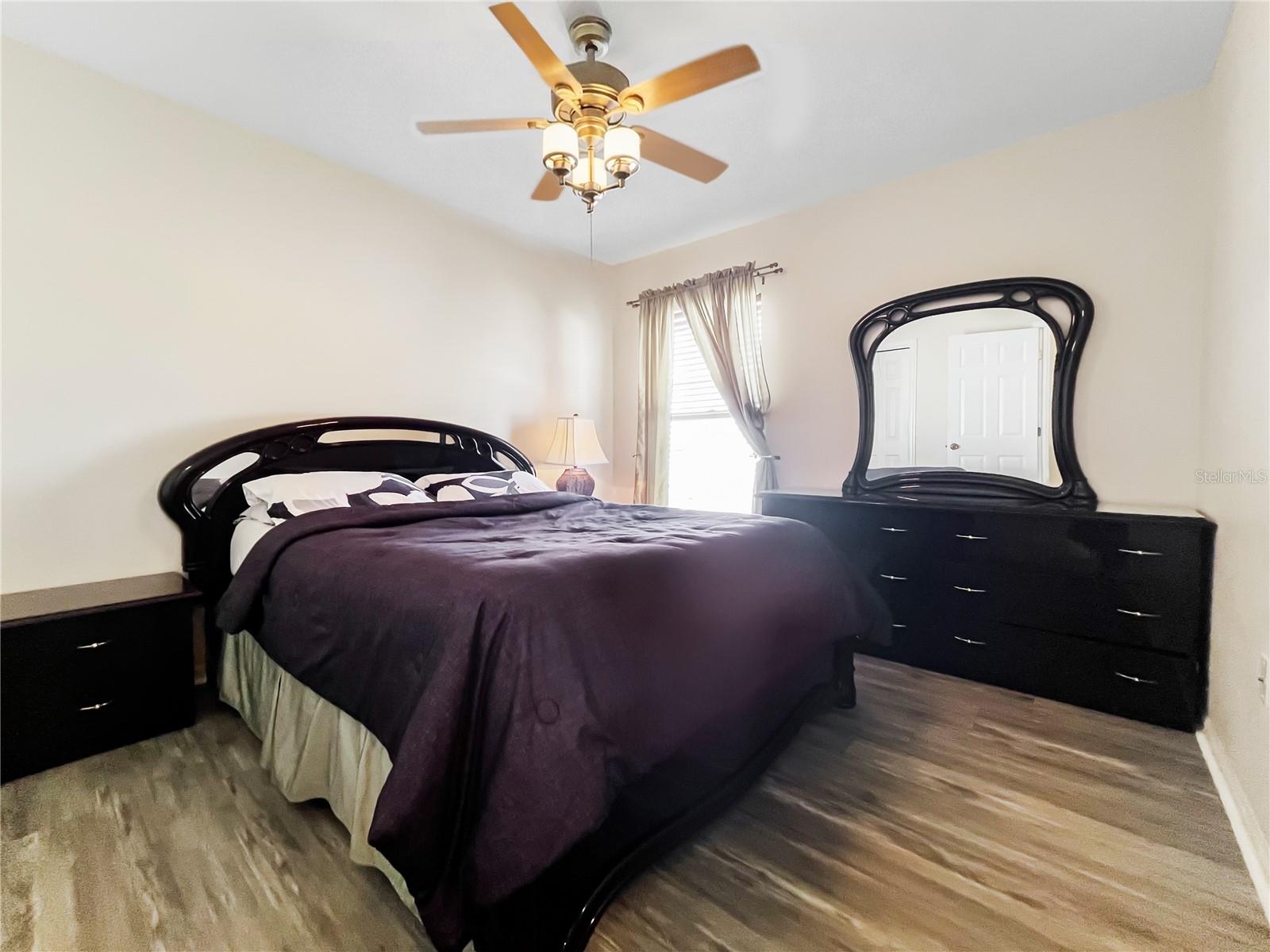 Listing photo id 40 for 1950 Folkstone Place