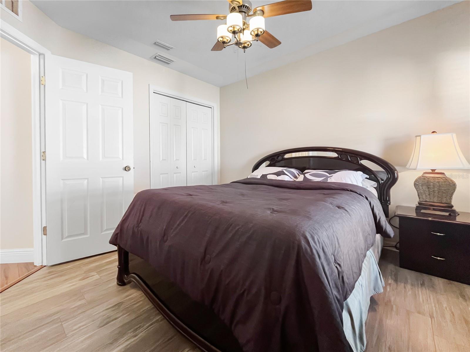 Listing photo id 41 for 1950 Folkstone Place