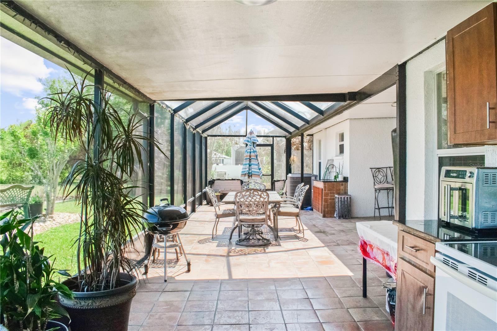 Listing photo id 45 for 1950 Folkstone Place