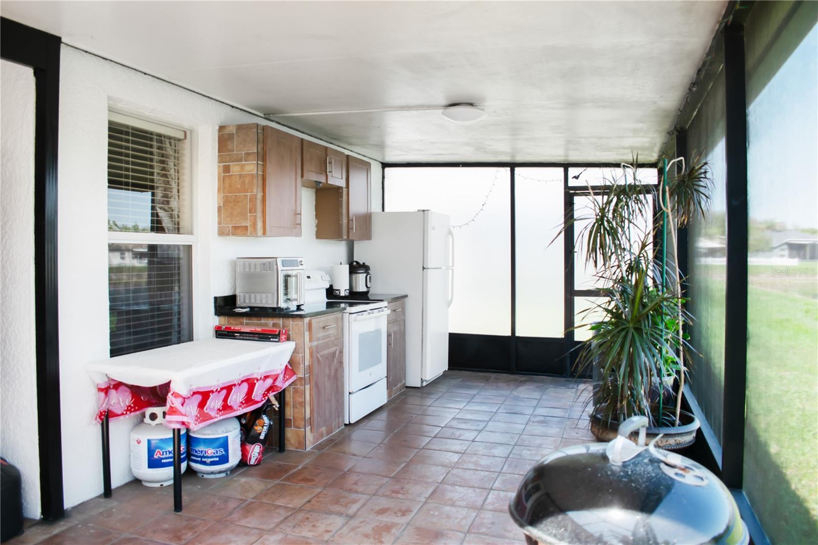 Listing photo id 46 for 1950 Folkstone Place