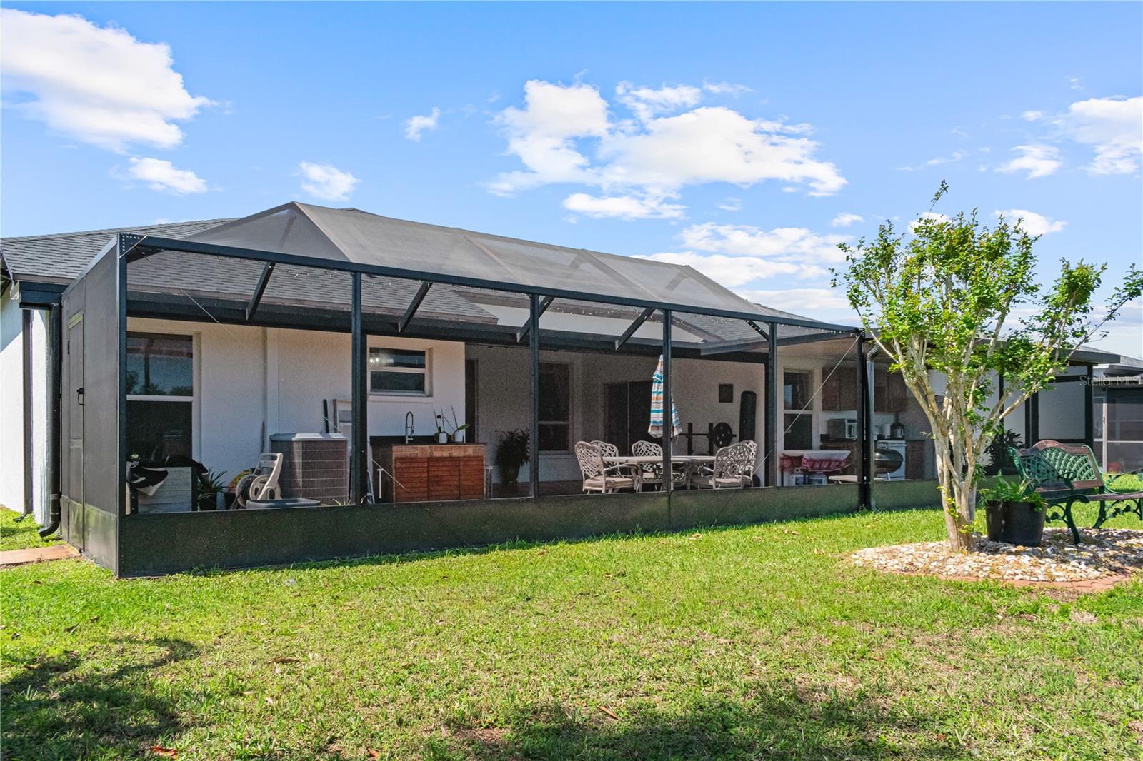 Listing photo id 48 for 1950 Folkstone Place