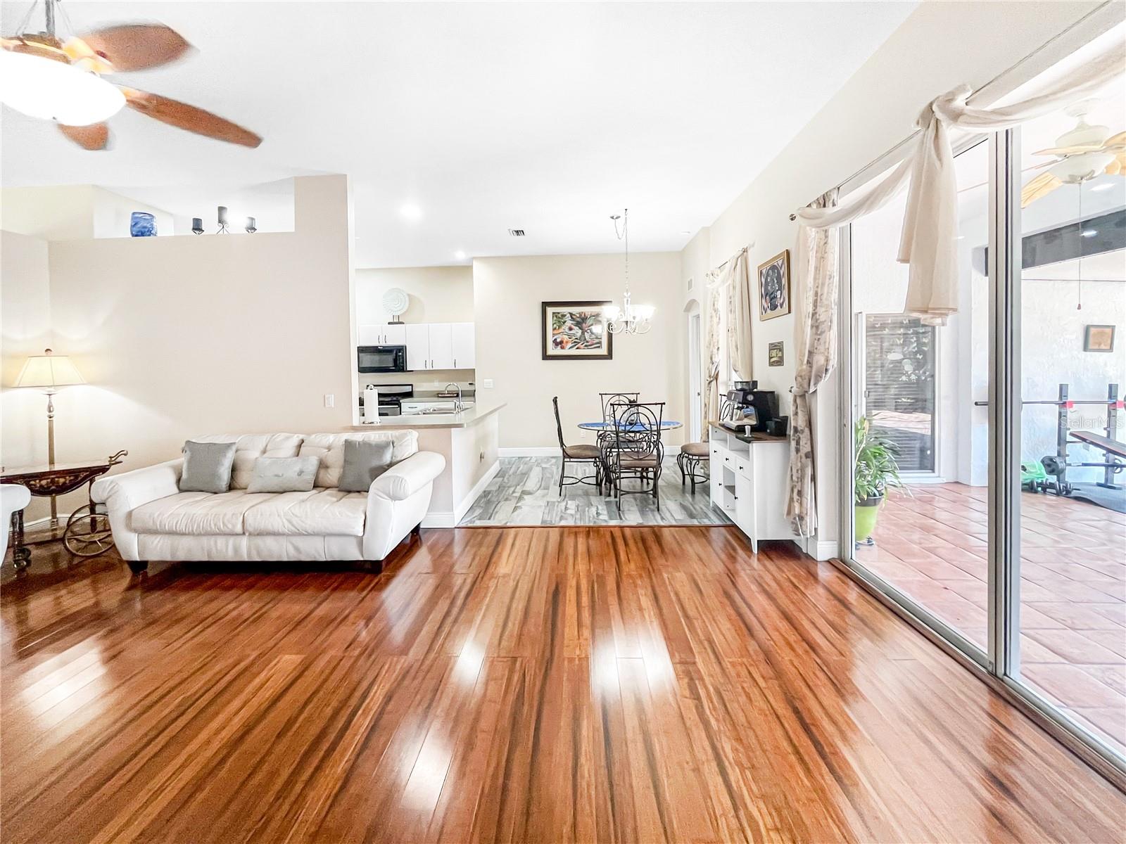 Listing photo id 7 for 1950 Folkstone Place