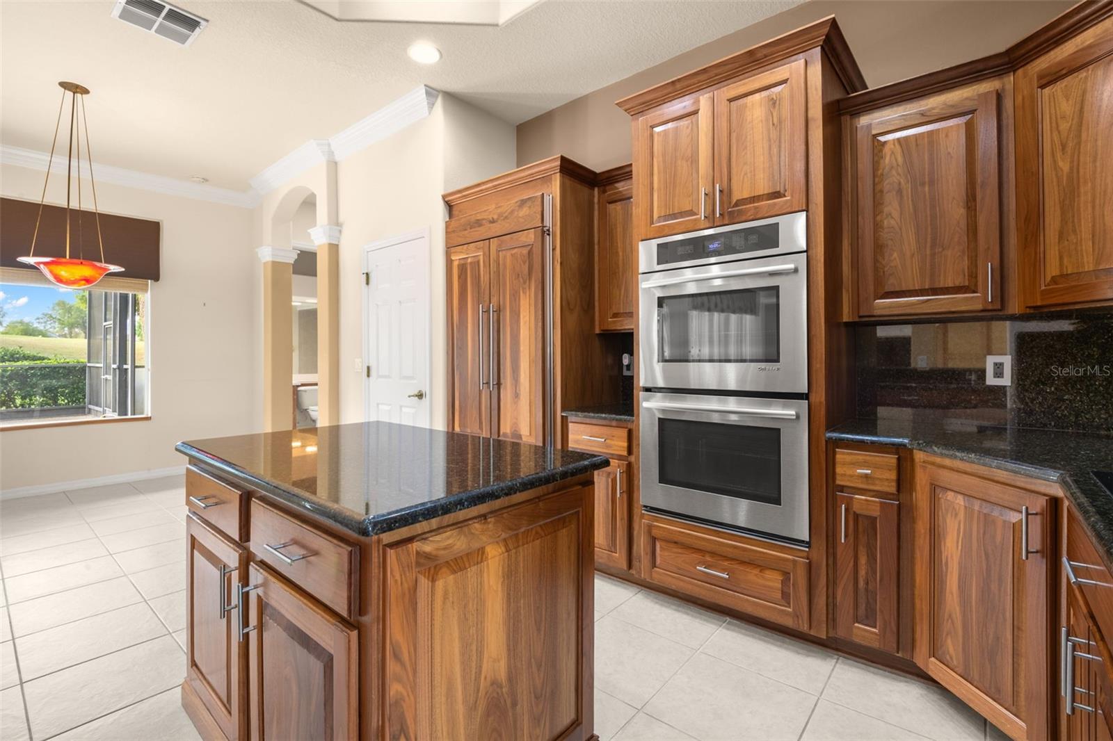 Listing photo id 8 for 13404 Thoroughbred Drive