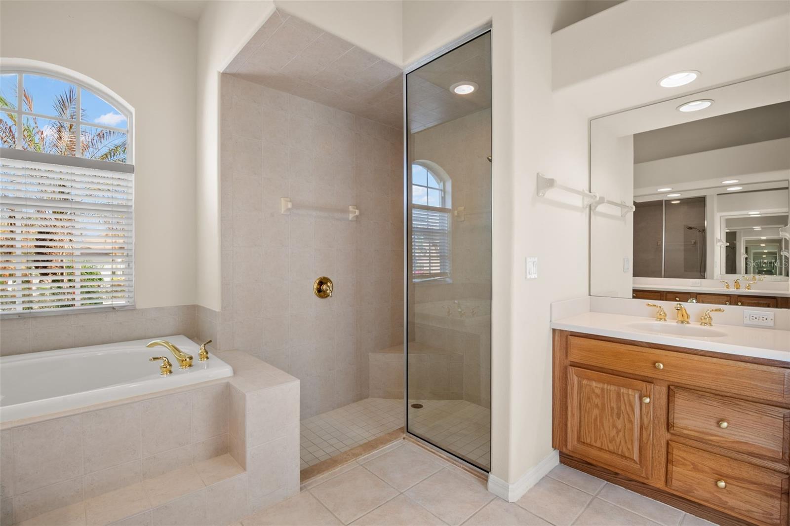 Listing photo id 17 for 13404 Thoroughbred Drive