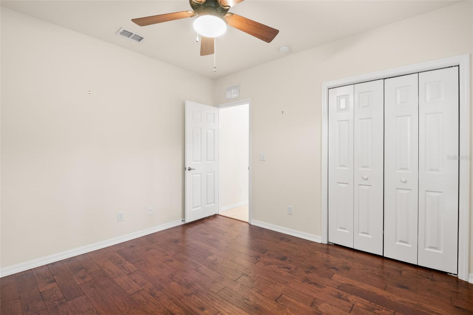 Listing photo id 18 for 13404 Thoroughbred Drive