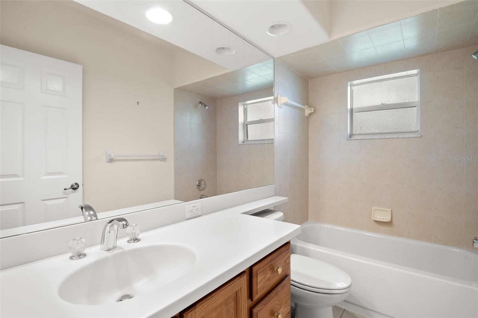 Listing photo id 19 for 13404 Thoroughbred Drive