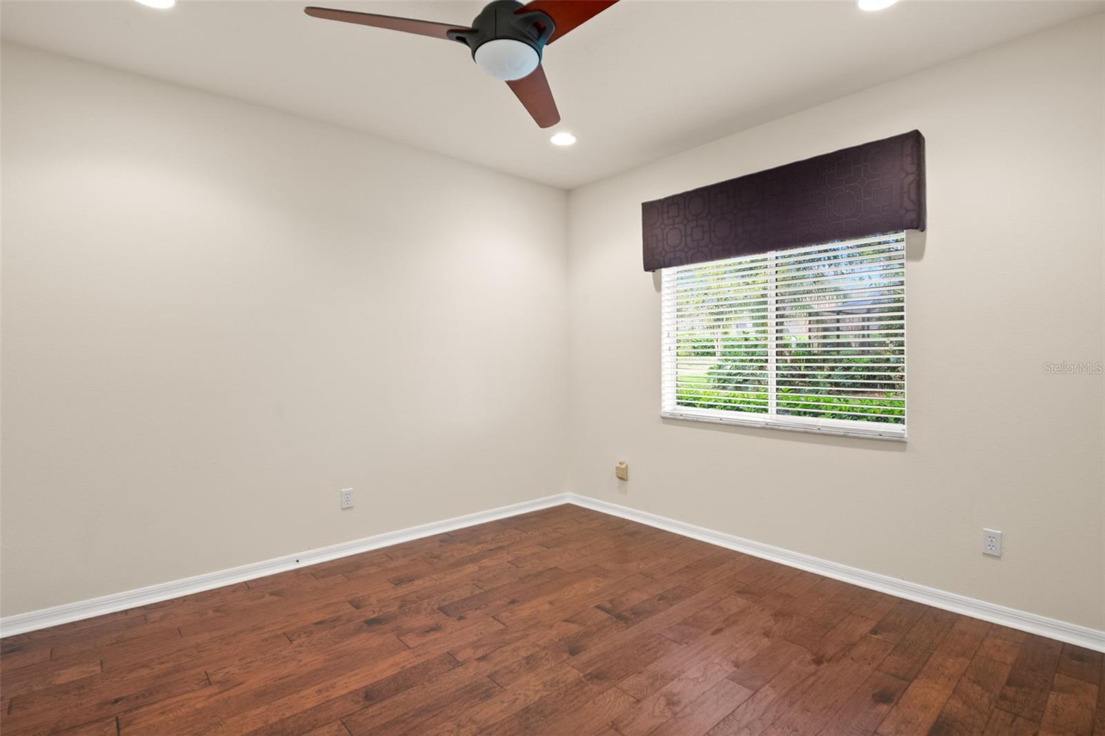 Listing photo id 20 for 13404 Thoroughbred Drive