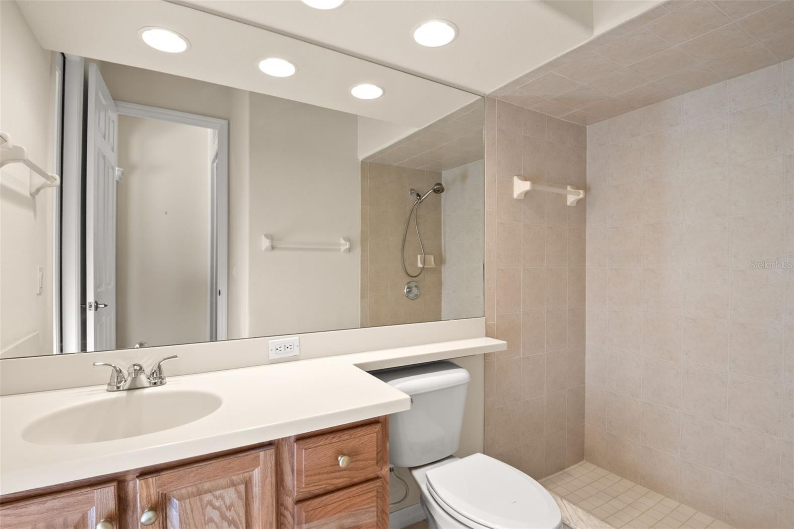 Listing photo id 21 for 13404 Thoroughbred Drive