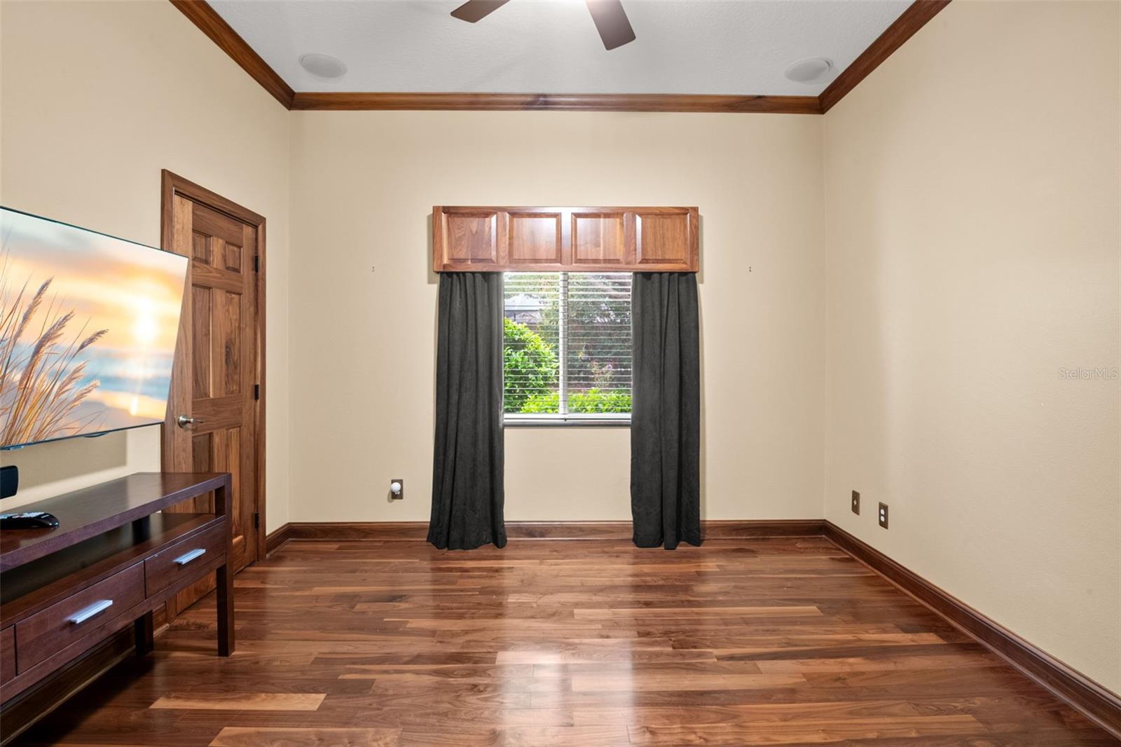 Listing photo id 22 for 13404 Thoroughbred Drive