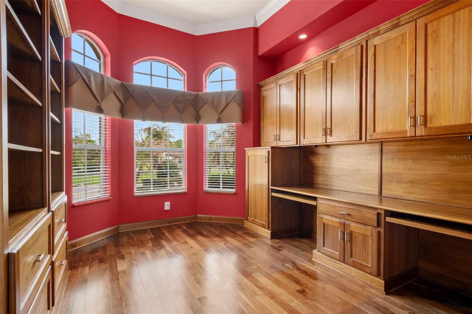 Listing photo id 23 for 13404 Thoroughbred Drive