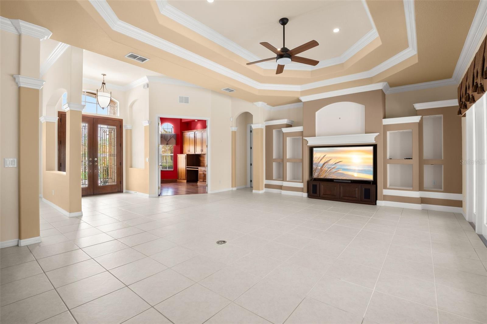 Listing photo id 3 for 13404 Thoroughbred Drive