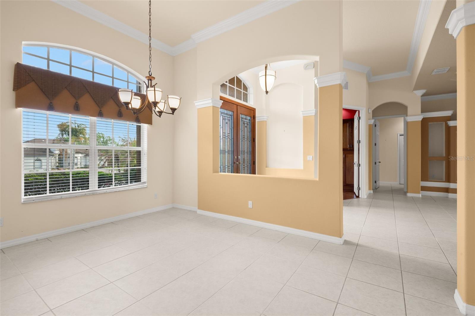 Listing photo id 4 for 13404 Thoroughbred Drive