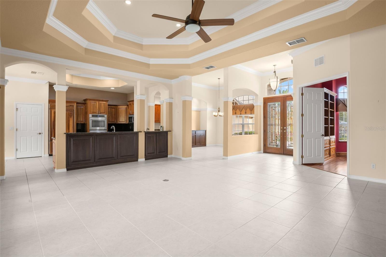 Listing photo id 5 for 13404 Thoroughbred Drive