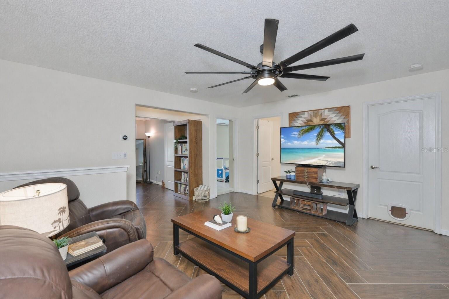 Image 12 of 28 For 10335 Summer Azure Drive