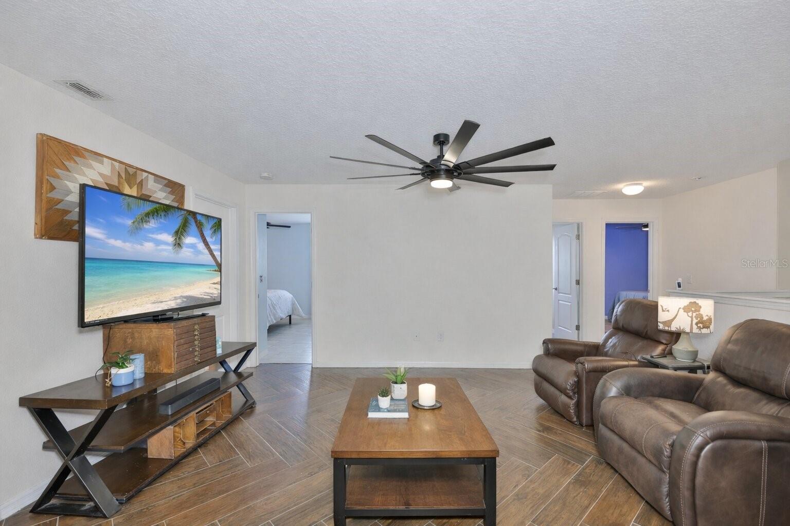 Image 16 of 28 For 10335 Summer Azure Drive