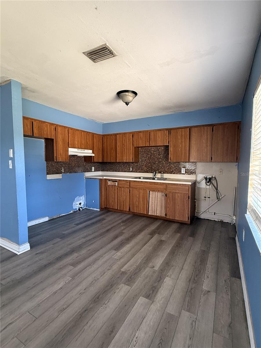 Image 16 of 27 For 136 Myrtle Avenue