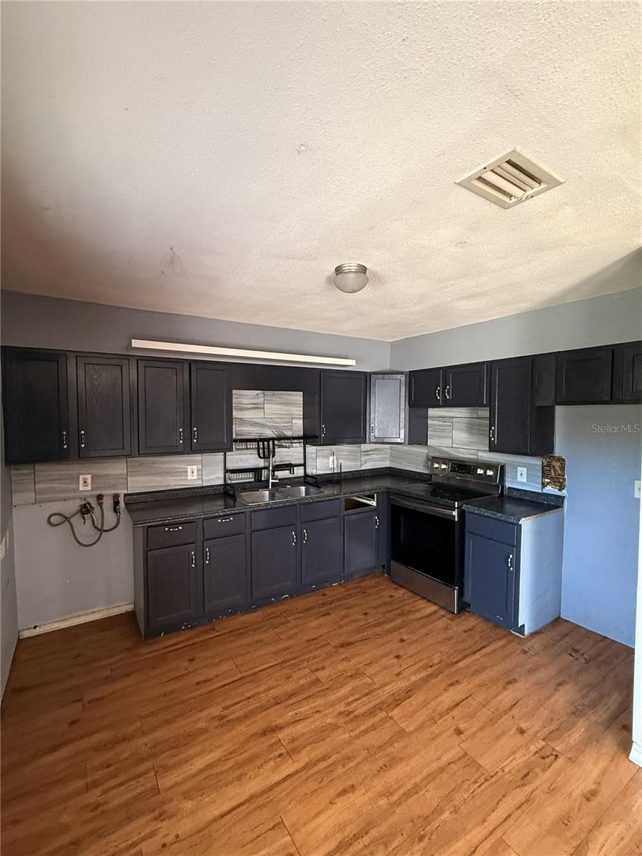 Image 5 of 27 For 136 Myrtle Avenue