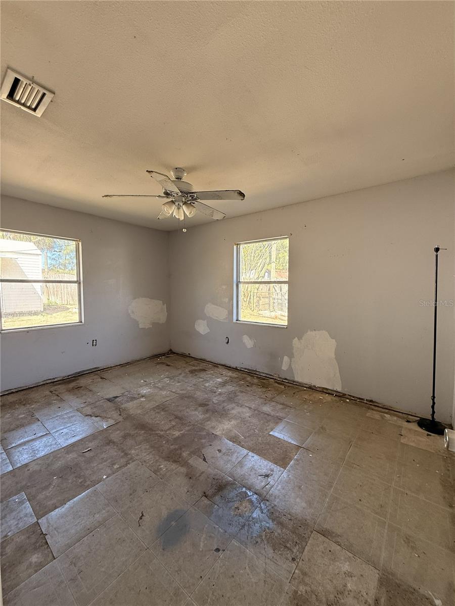 Image 9 of 27 For 136 Myrtle Avenue